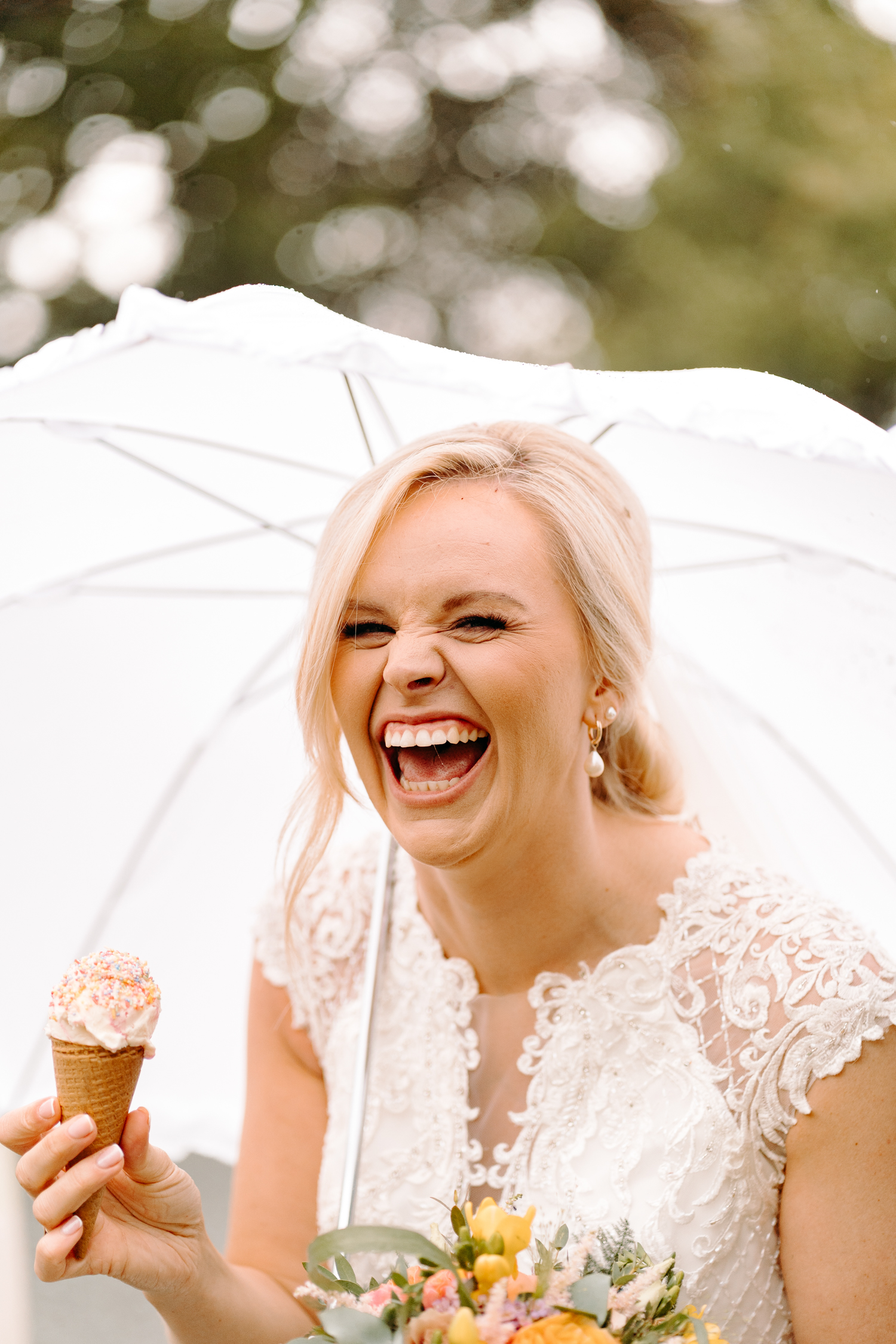 Natural photo of a bride laughing.