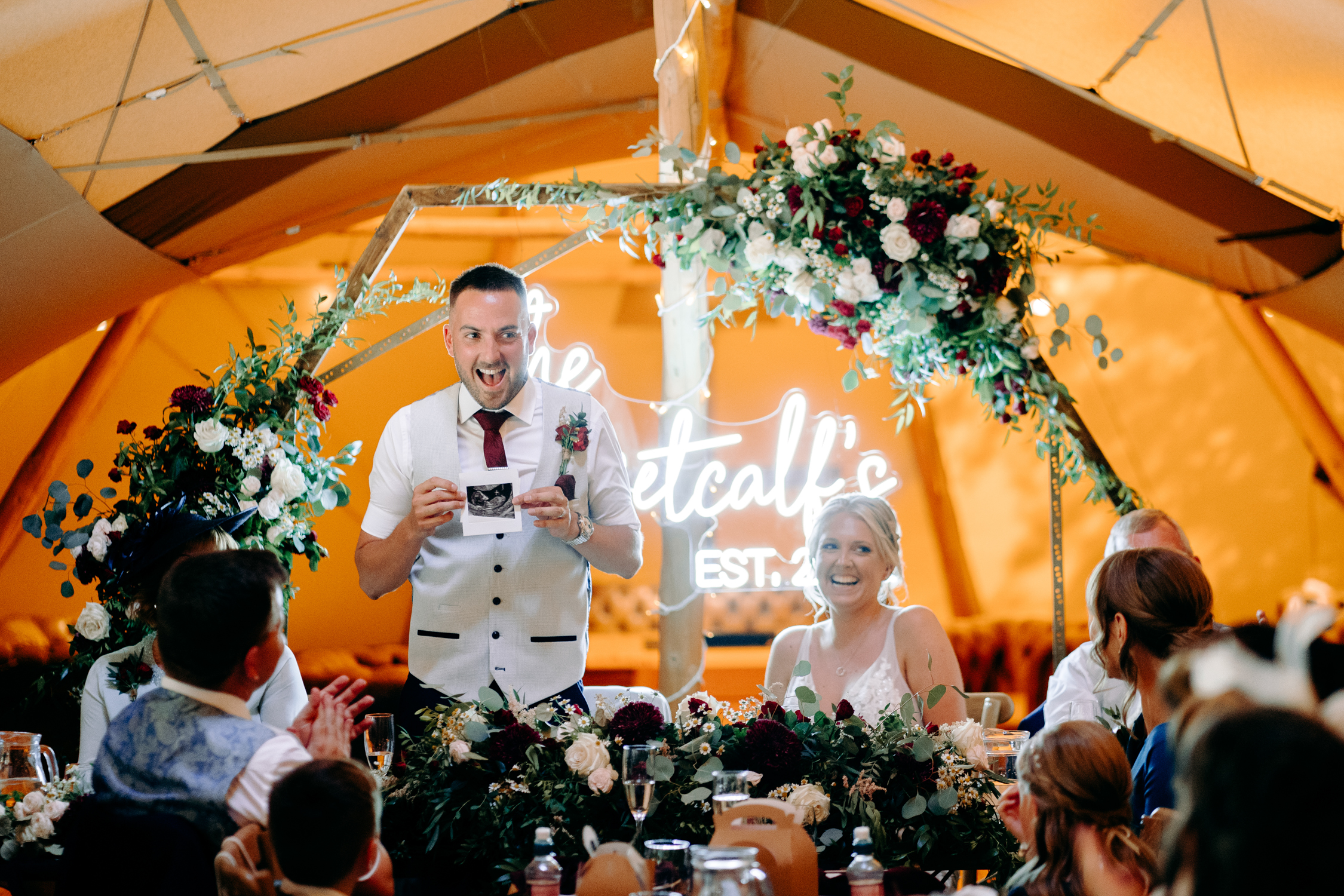 pregnancy reveal at a wedding