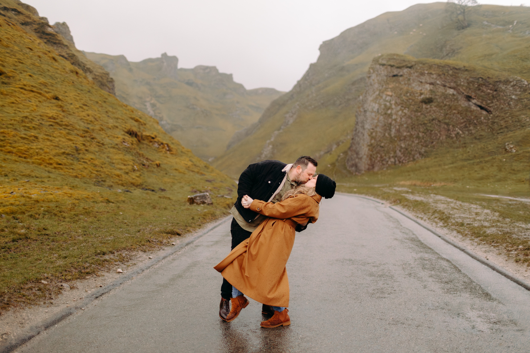 peak district pre-wedding photoshoot at Winnats Pass in the rain
