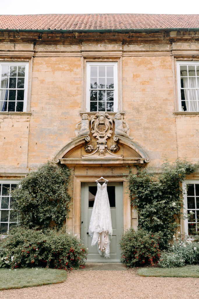 natural bridal prep photography