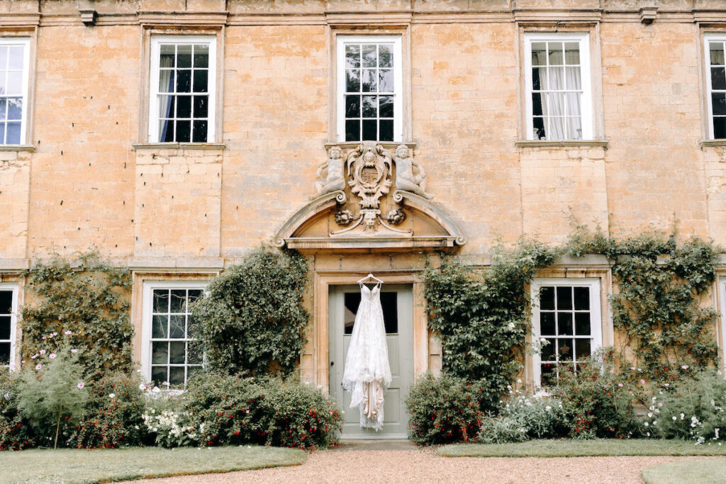 natural bridal prep photography