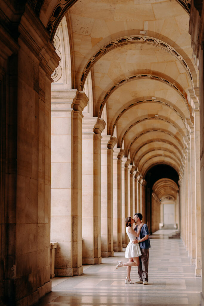 Louvre pre-wedding photoshoot in Paris