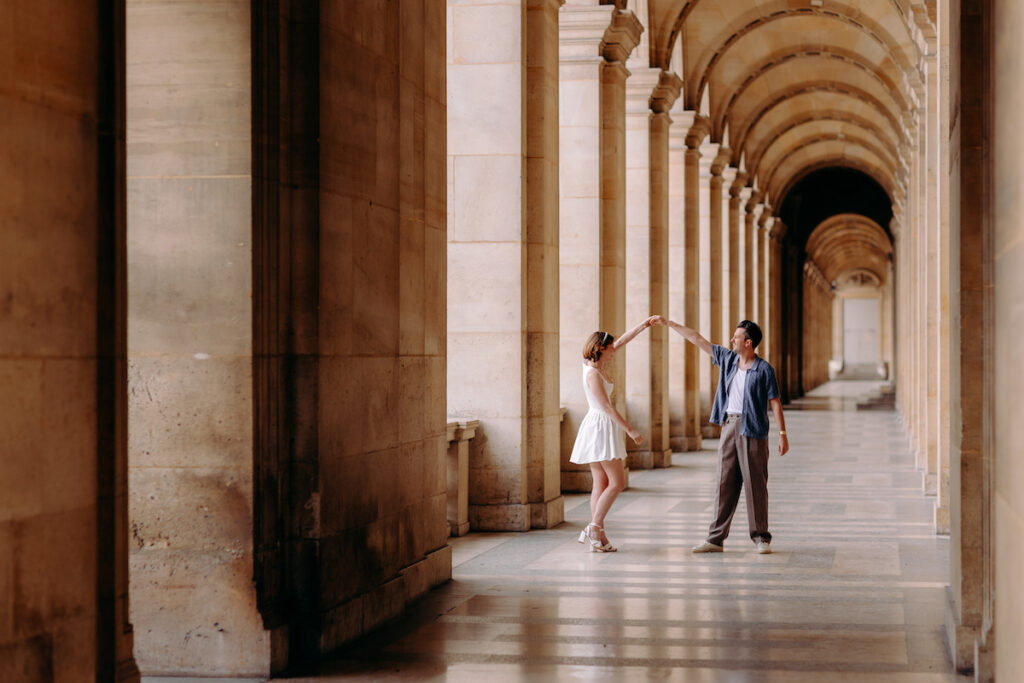 Louvre pre-wedding photoshoot in Paris