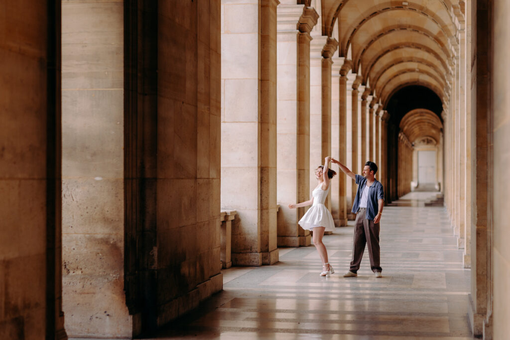 Louvre pre-wedding photoshoot in Paris