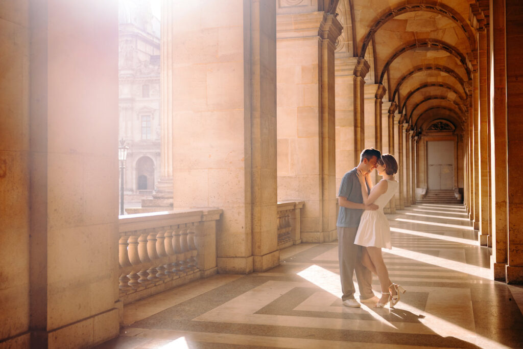 Louvre pre-wedding photoshoot in Paris