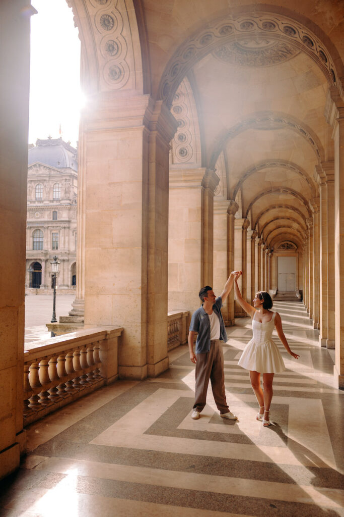 Louvre pre-wedding photoshoot in Paris