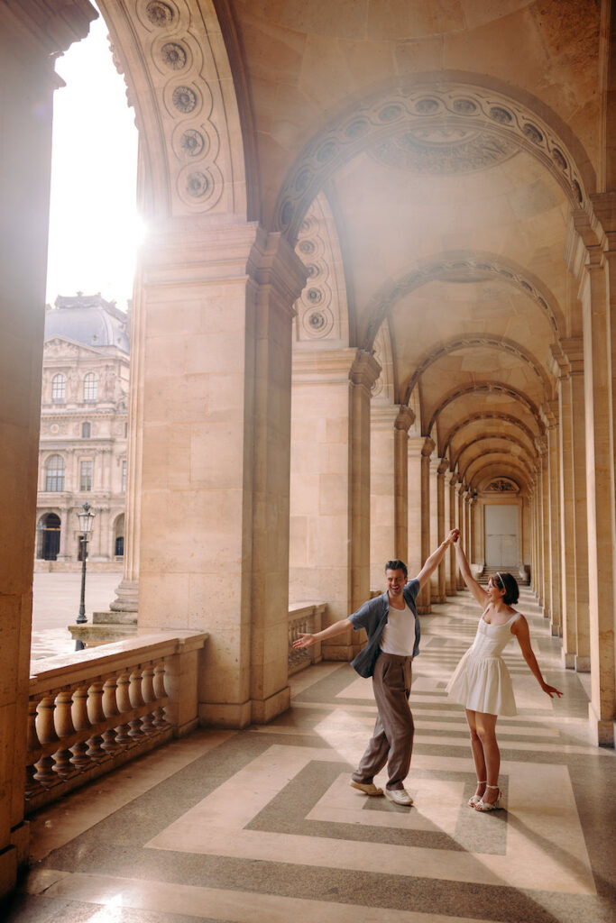 Louvre pre-wedding photoshoot in Paris