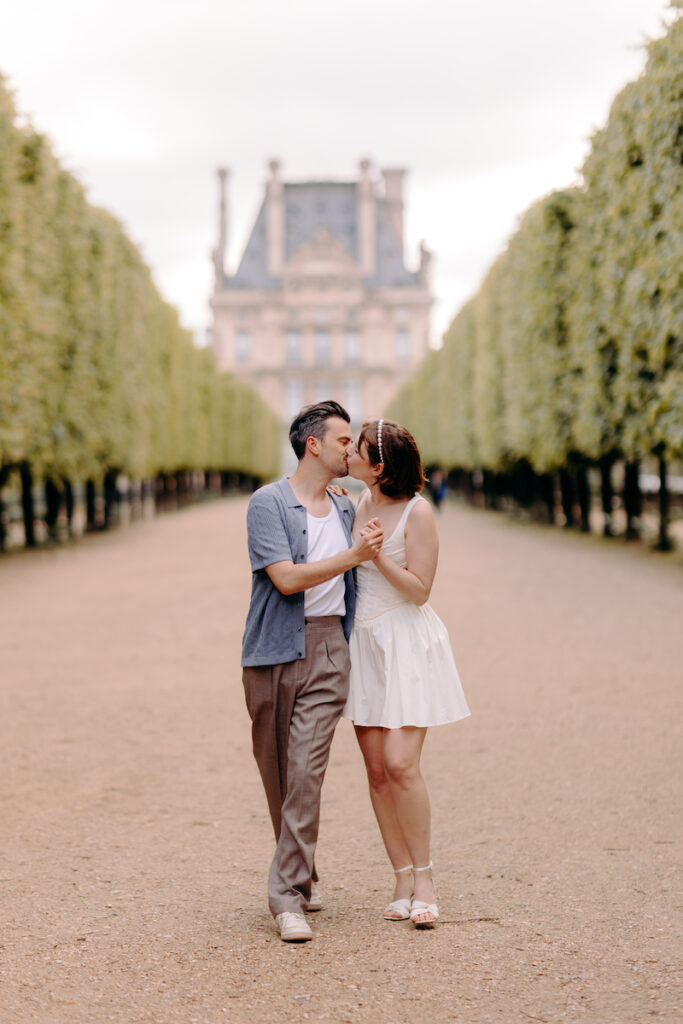 Tuileries Garden pre-wedding photoshoot in Paris