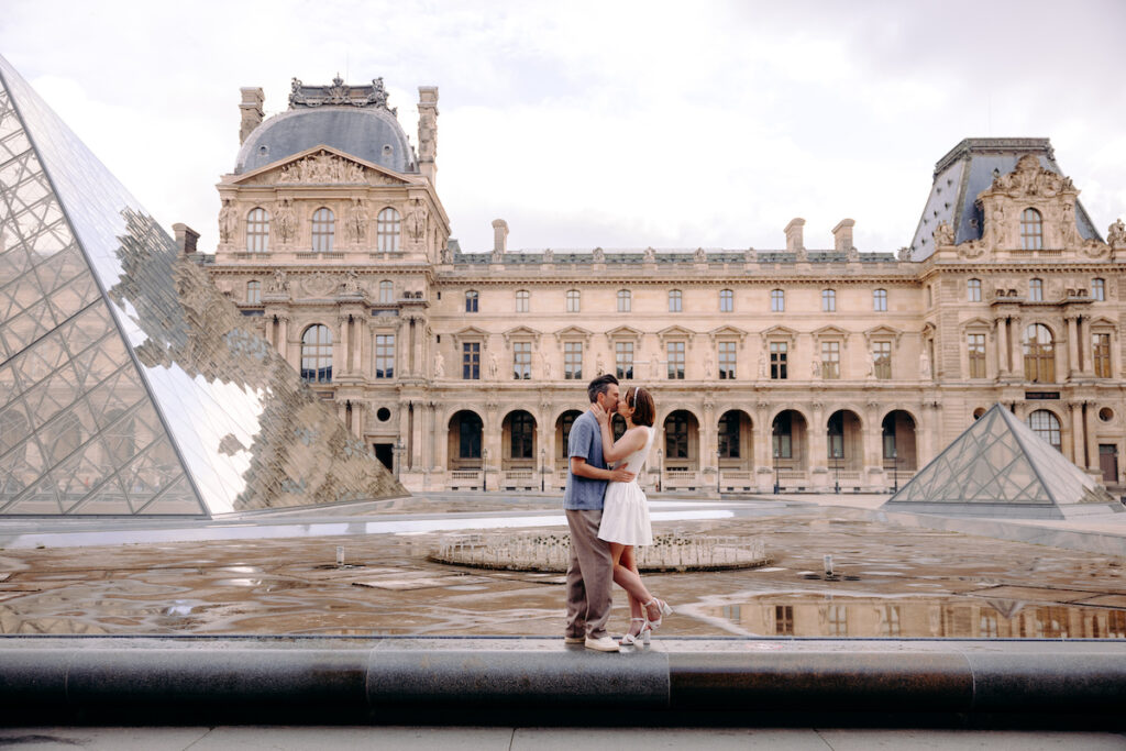Louvre pre-wedding photoshoot in Paris