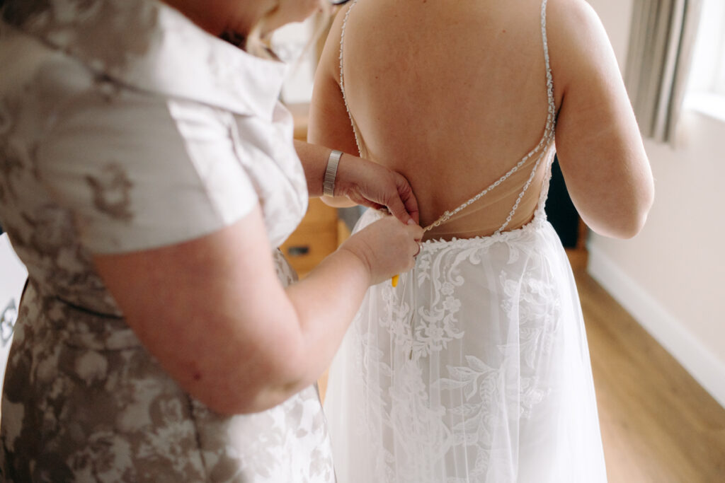 bridal prep at the white hart inn in derbyshire