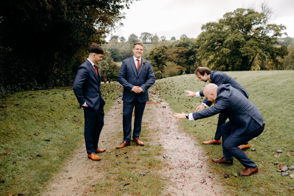 autumn wedding photography at the white hart inn in derbyshire