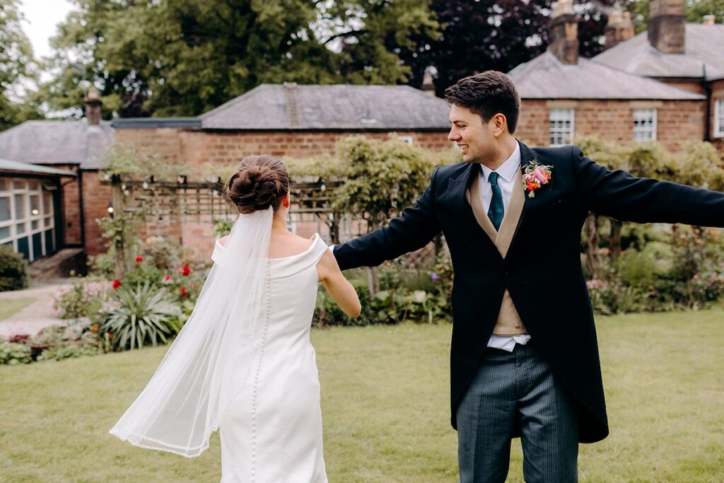 natural wedding photography at oakhill cromford, matlock wedding venue