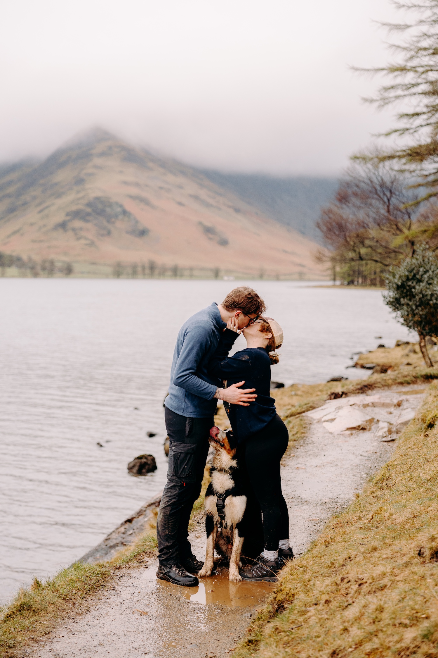 couples photography at Buttermere lake in the lake district national park