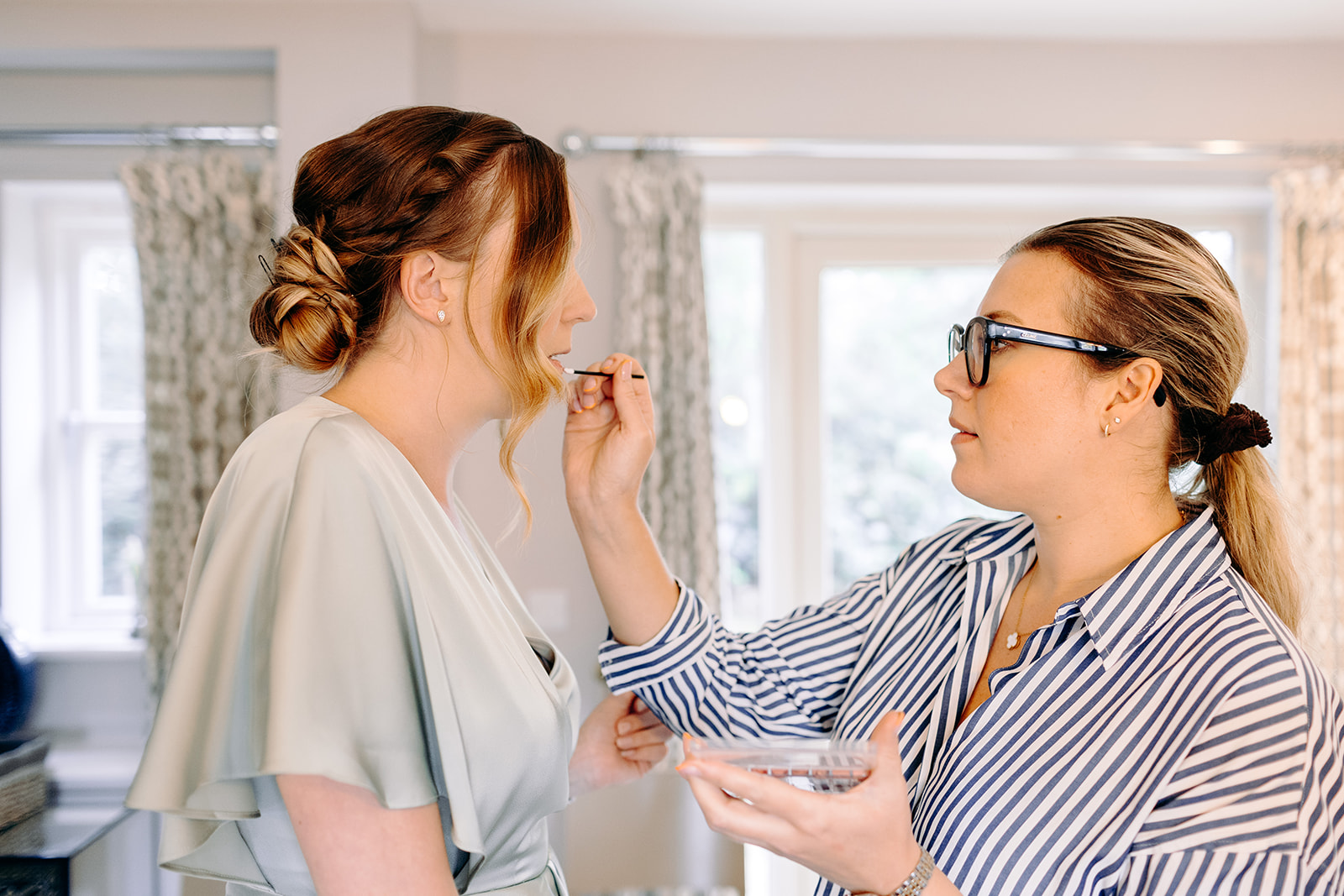 Makeup artist doing touch ups for the bridesmaids at Darwin Lakes holiday village.